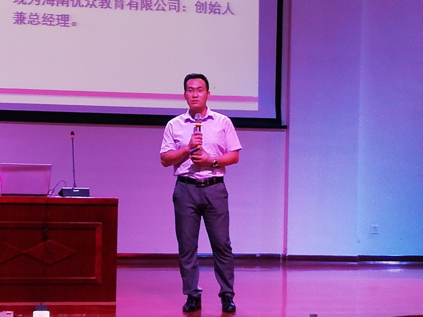 青年之声·记文学院创新创业系列讲座之王治国创业经验分享会