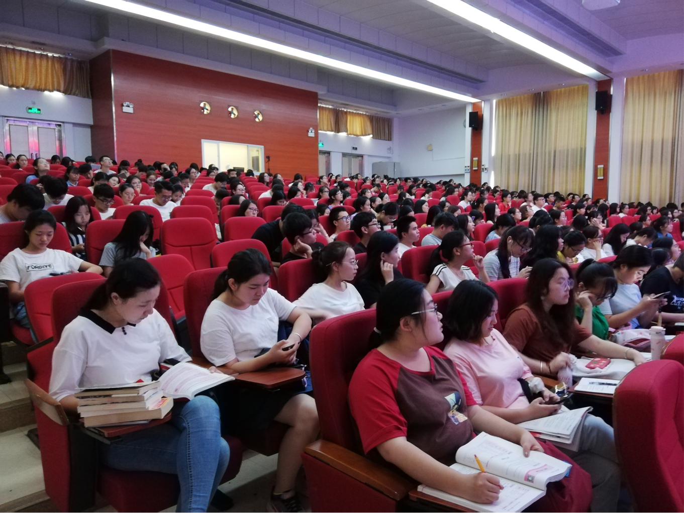 青年之声·记文学院创新创业系列讲座之王治国创业经验分享会