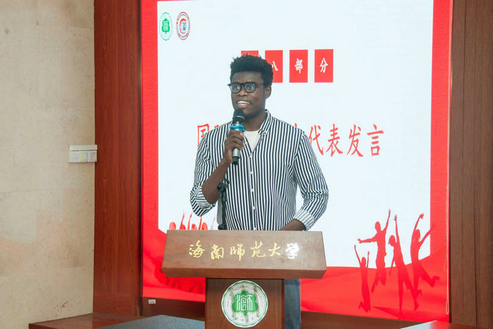 国际学生新生代表王子木发言7.jpg
