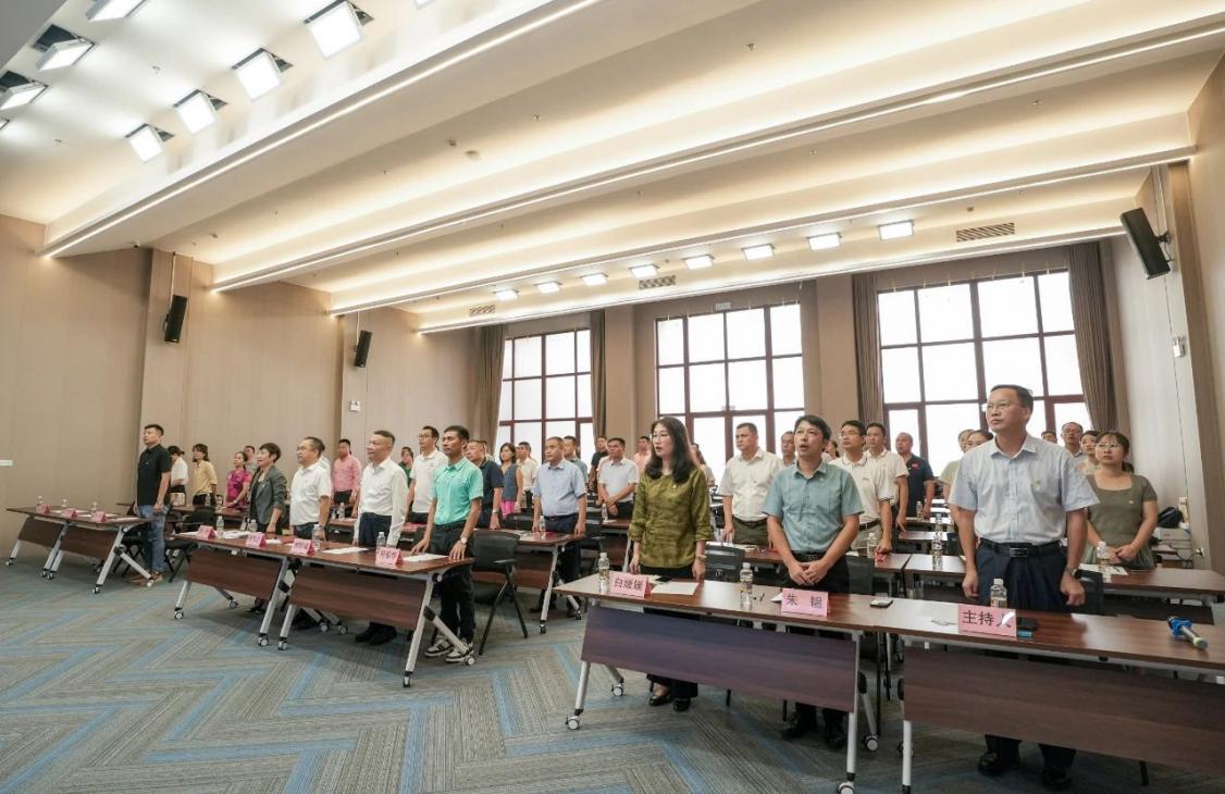 海南师范大学校友会儋州校友联络处换届大会顺利召开