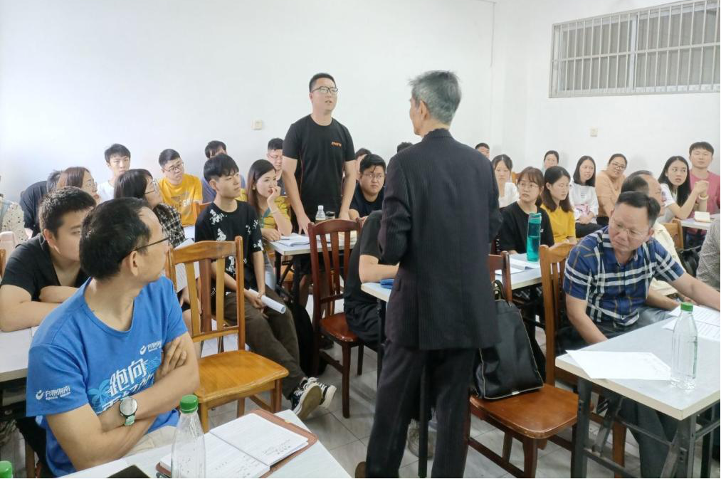 叶显恩教授来我院讲学