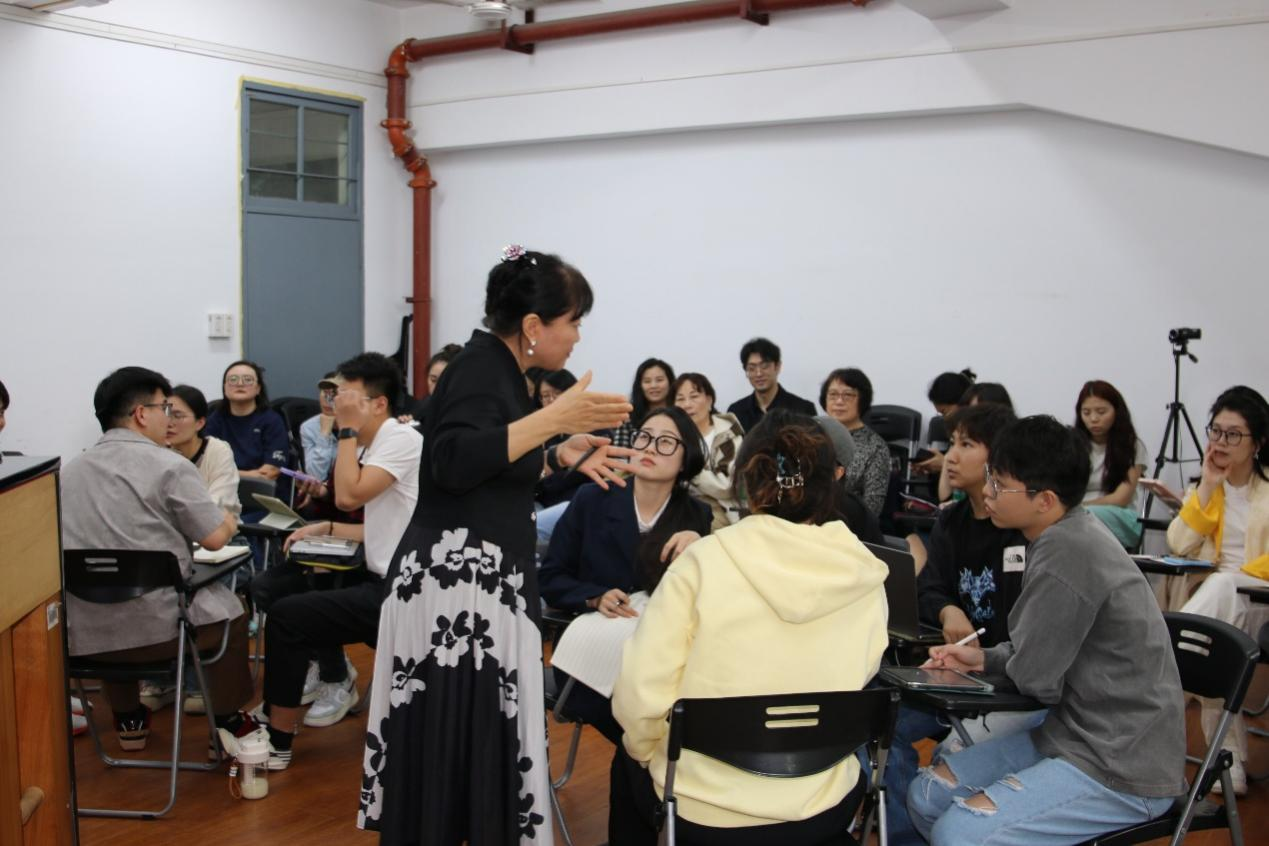 全国艺术专业学位教指委音乐教育核心课程指导组专家莅临我院指导研究生课程建设