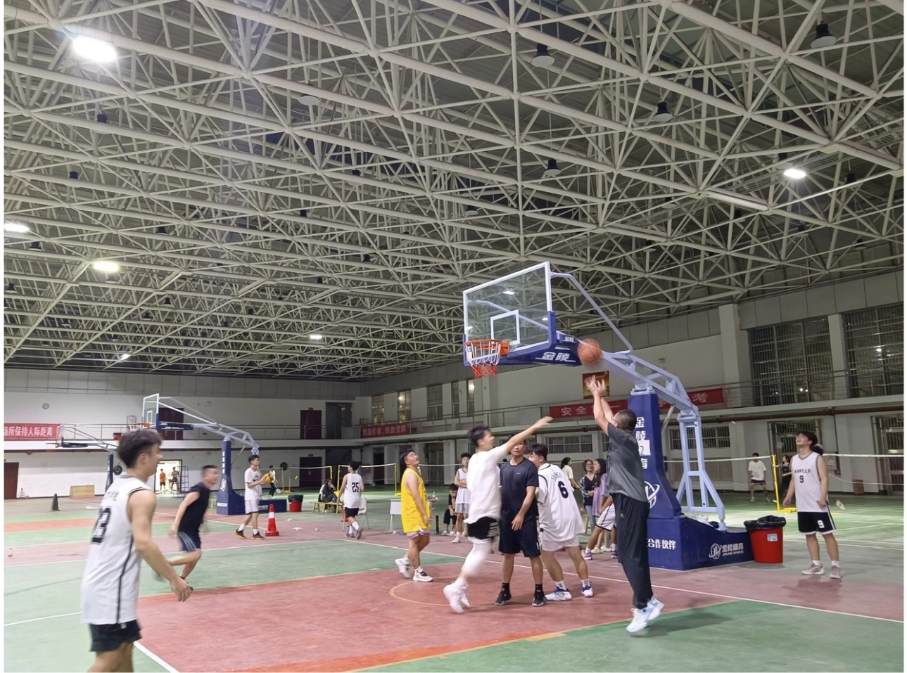 师生篮球友谊赛