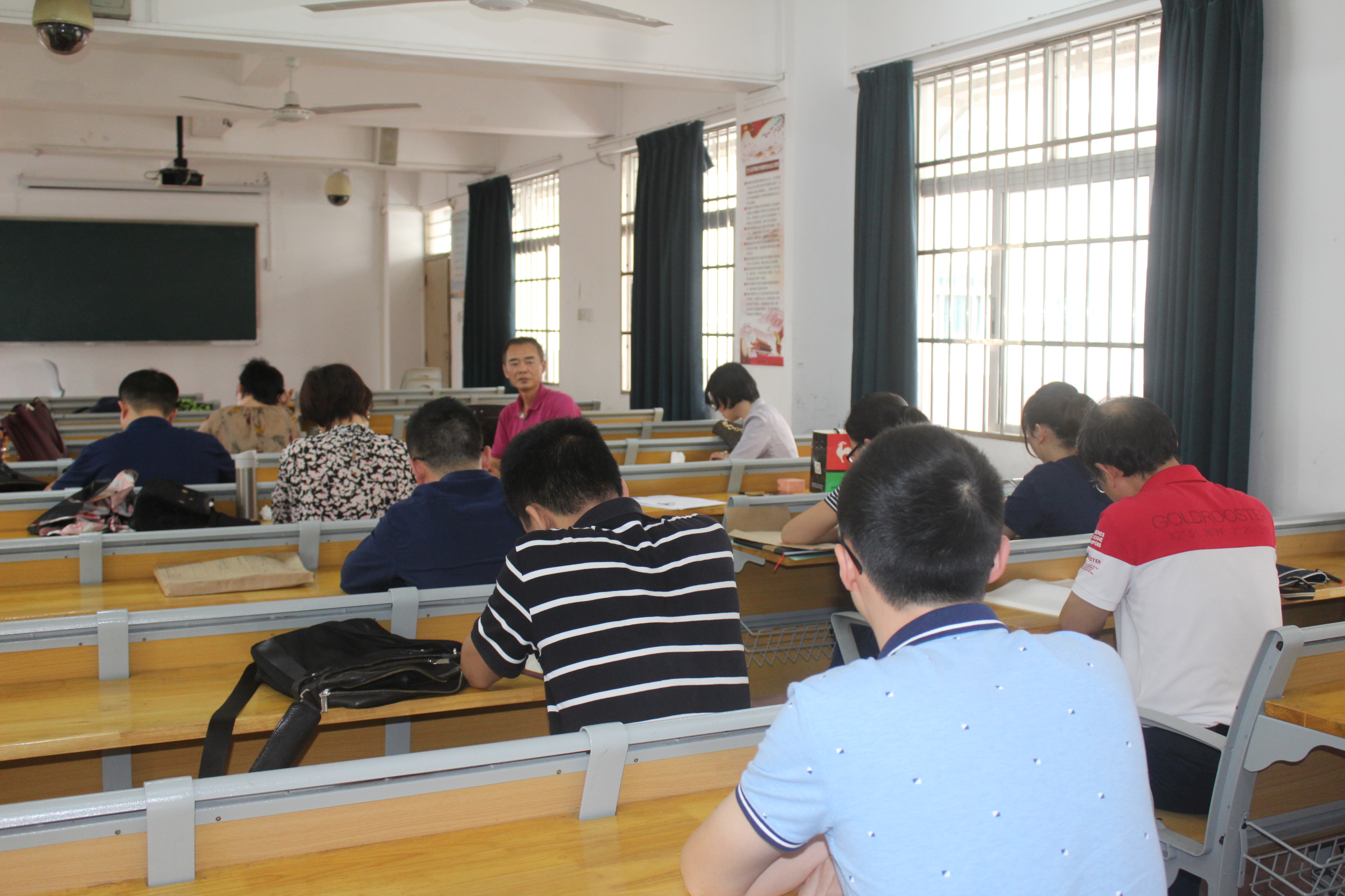 法学院党委教工支部召开组织生活会