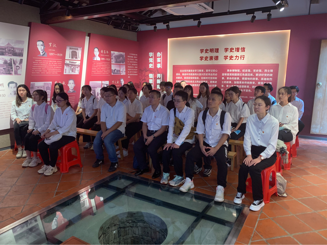 文学院开展“追寻红色足迹,牢记初心使命”主题党日活动