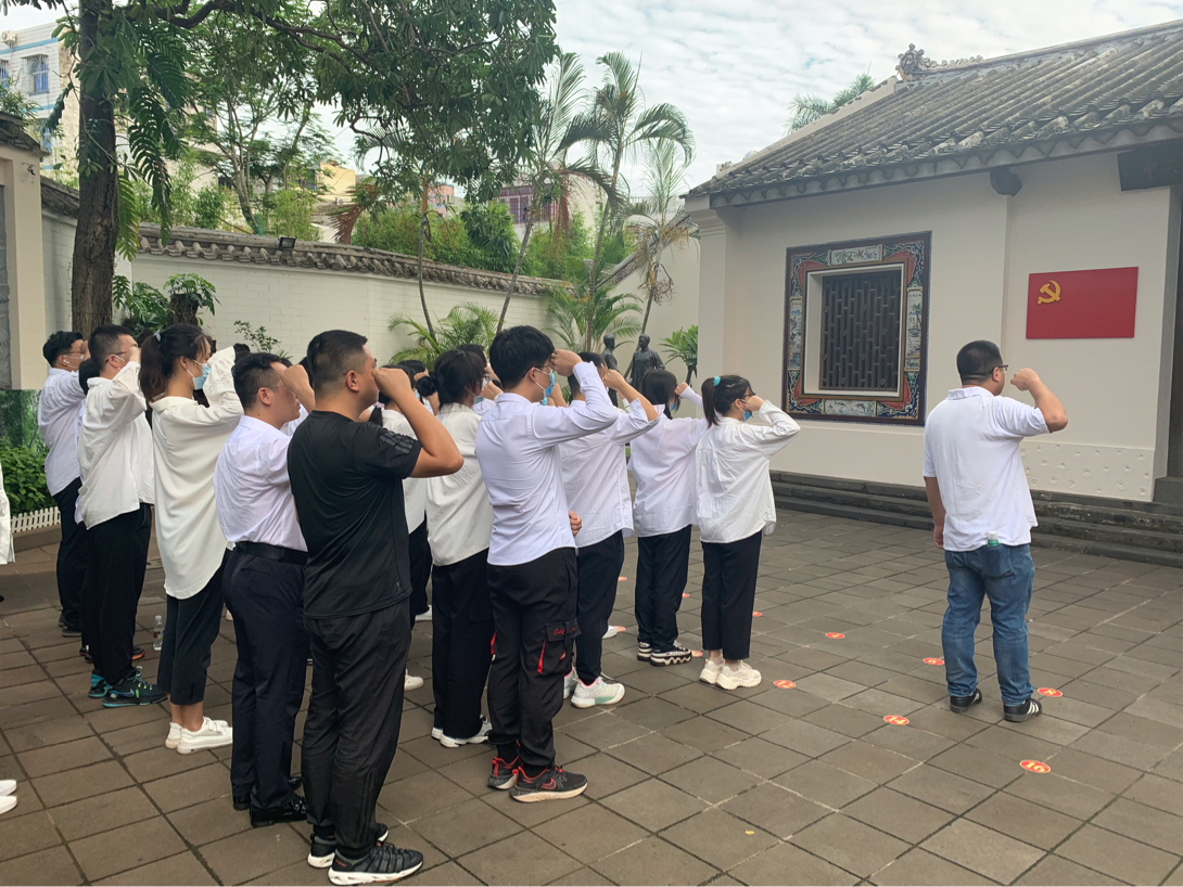 文学院开展“追寻红色足迹,牢记初心使命”主题党日活动