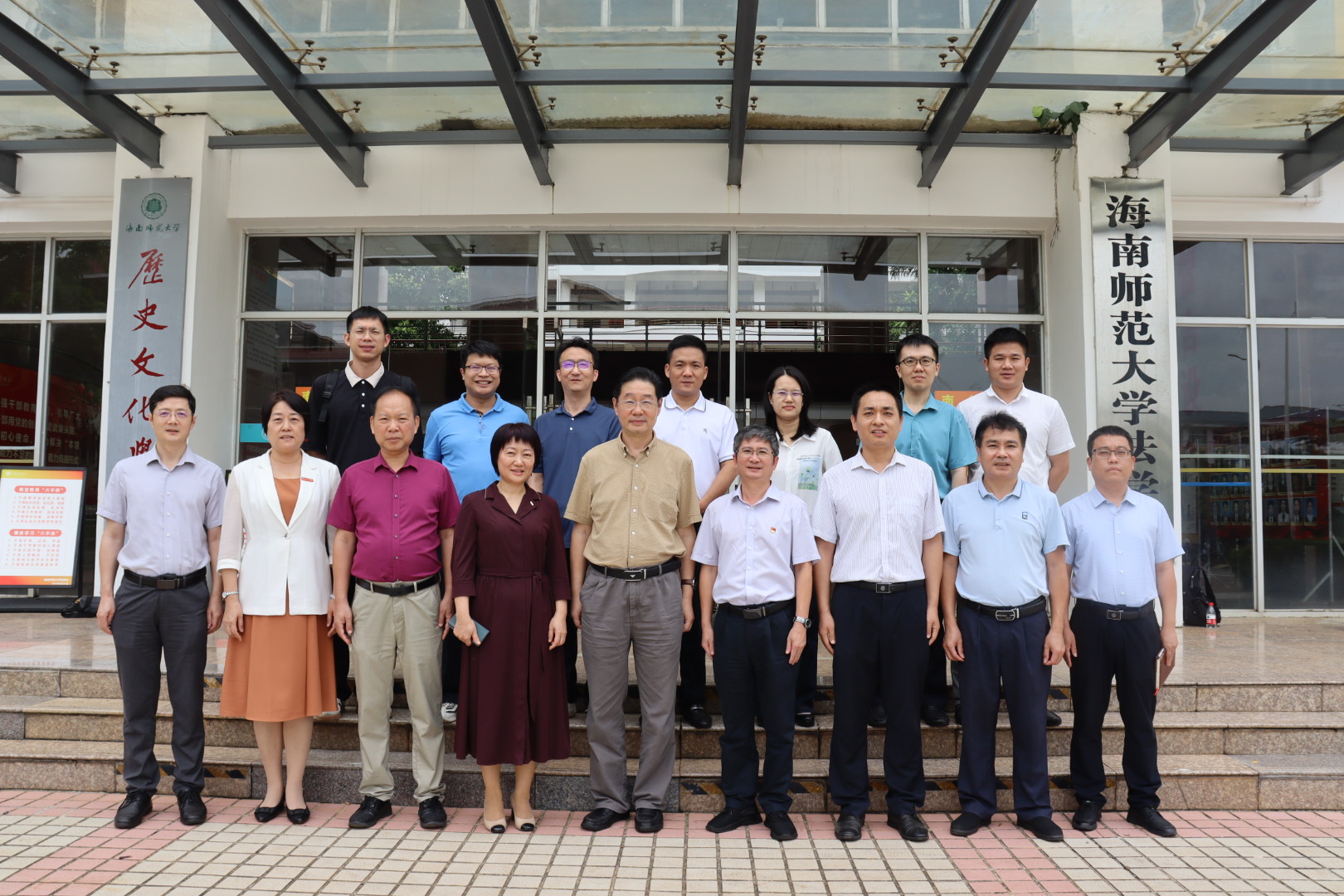 儋州市人民检察院党组书记、检察长罗凡兴一行到法学院交流座谈