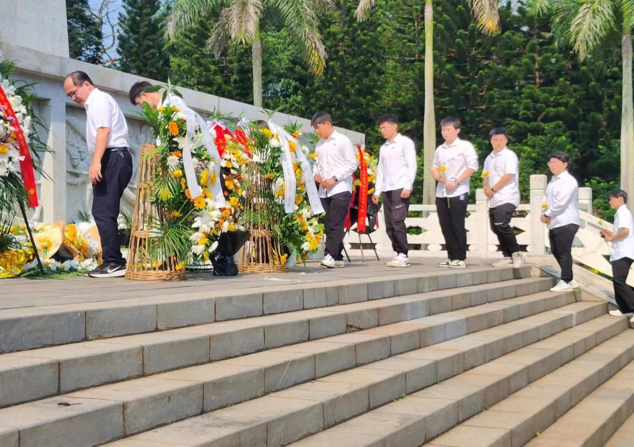 “缅怀革命先烈,弘扬爱国精神” ——我院学生党支部组织清明节主题党日活动