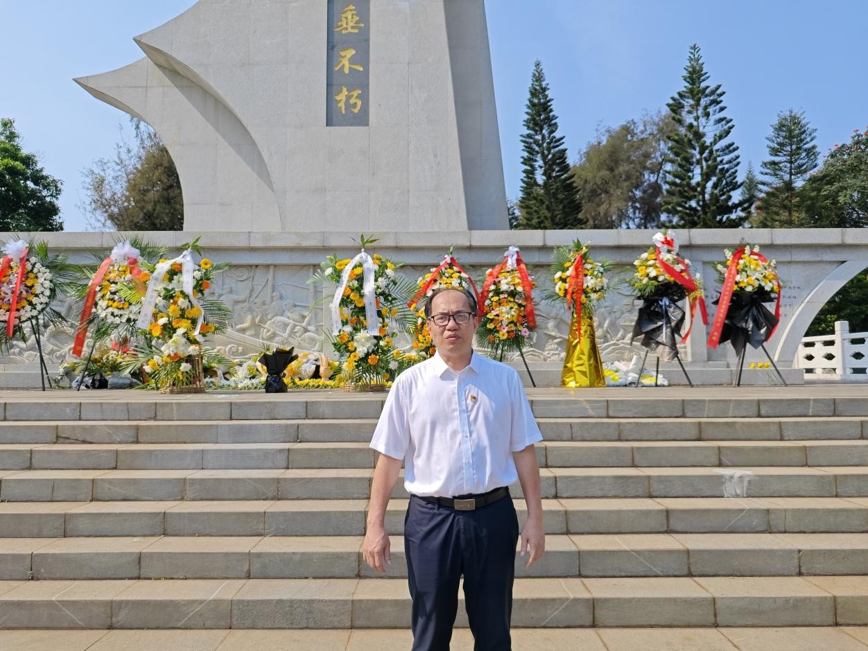 “缅怀革命先烈,弘扬爱国精神” ——我院学生党支部组织清明节主题党日活动
