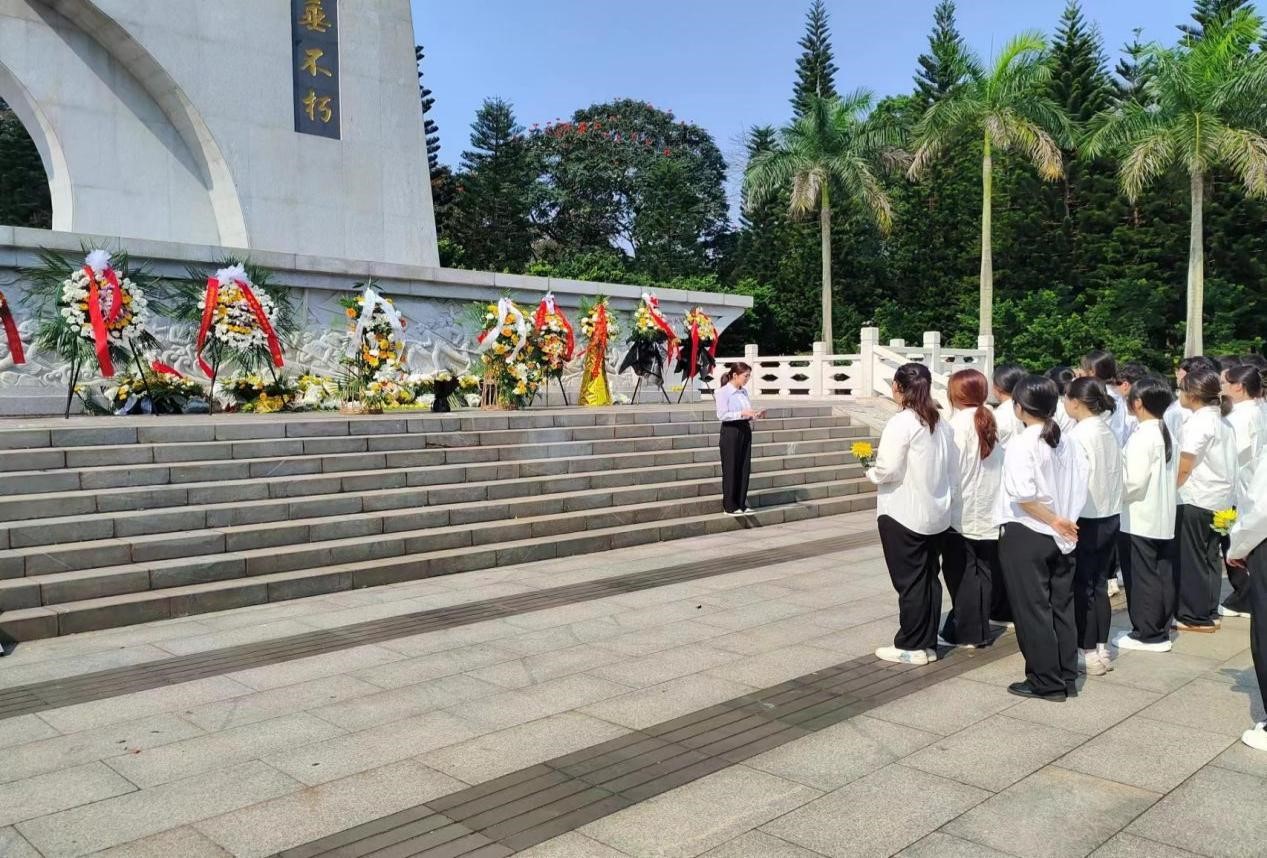 “缅怀革命先烈,弘扬爱国精神” ——我院学生党支部组织清明节主题党日活动
