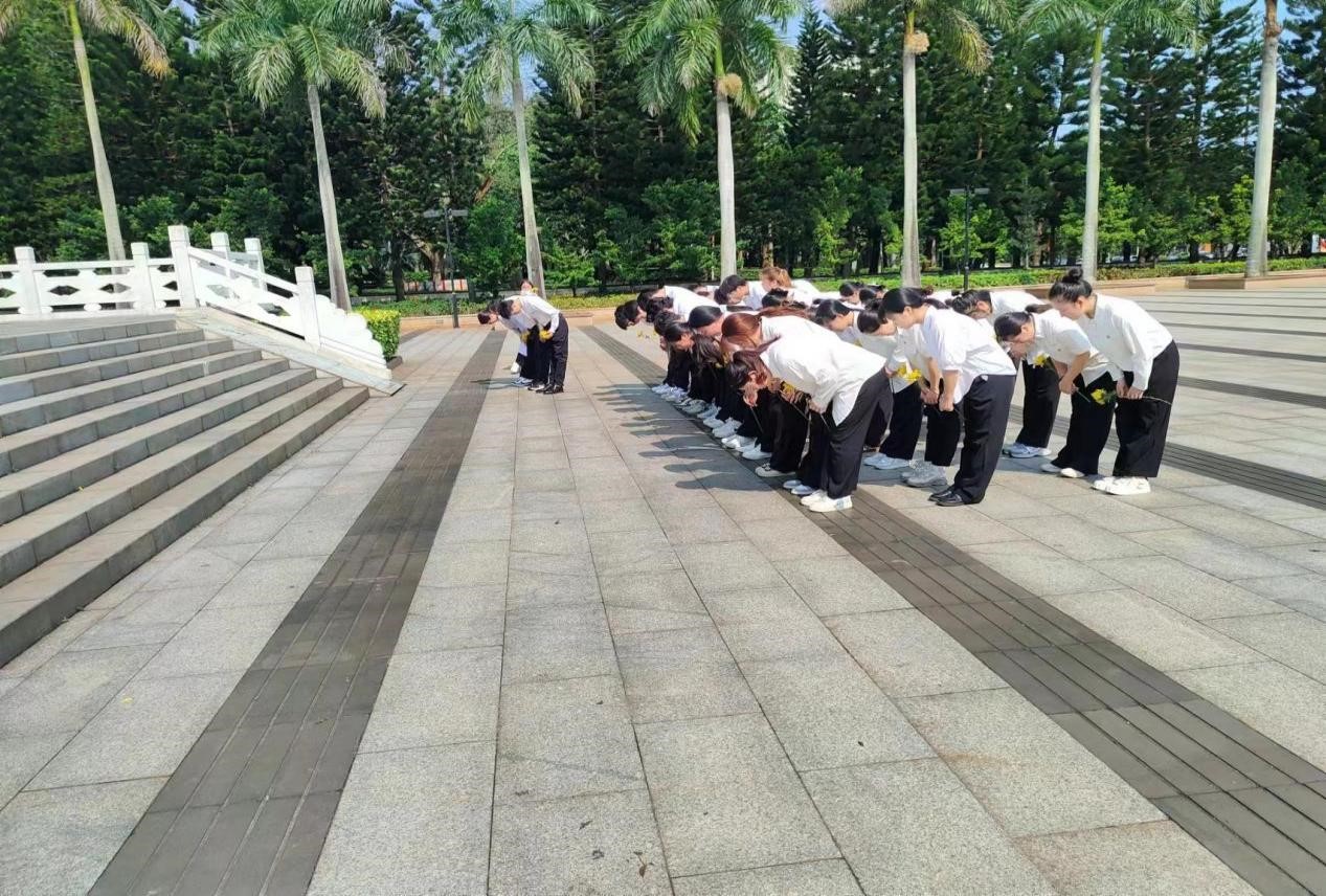 “缅怀革命先烈,弘扬爱国精神” ——我院学生党支部组织清明节主题党日活动