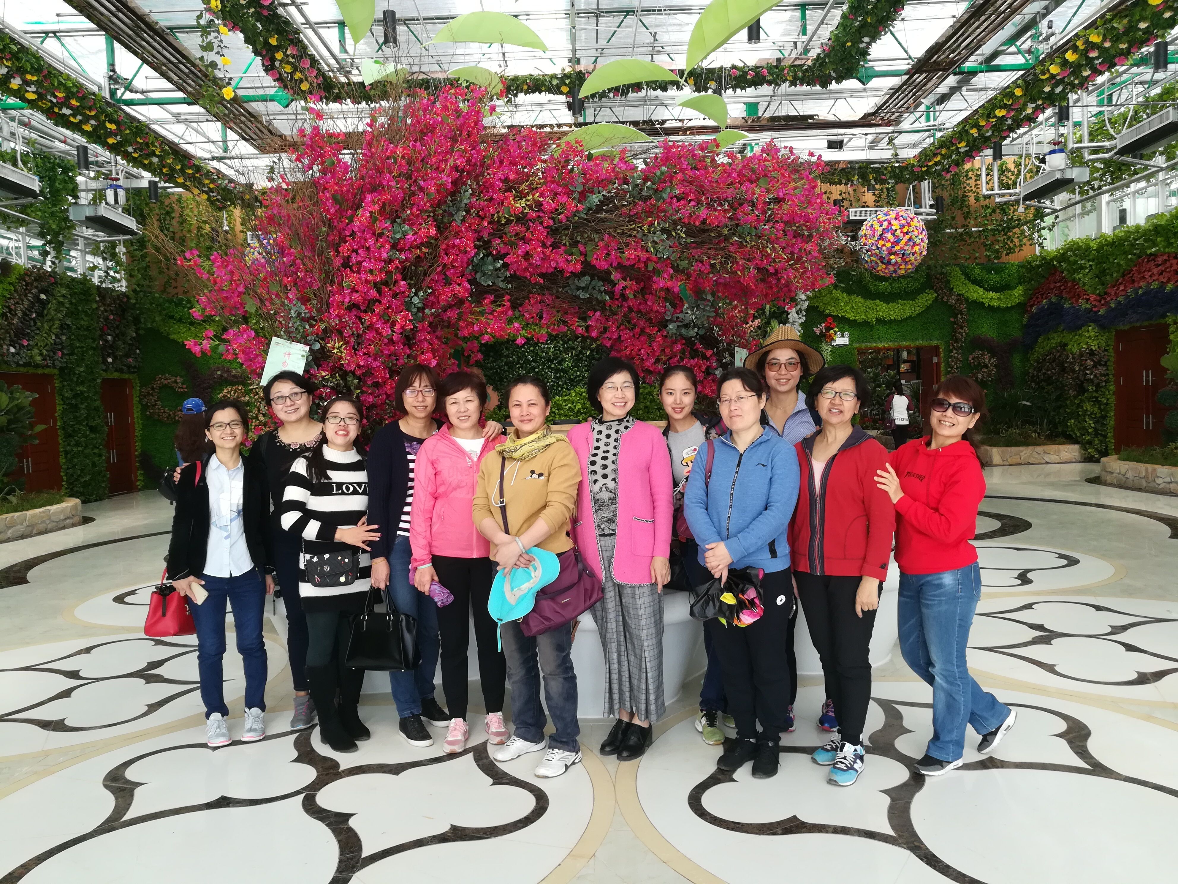 化学与化工学院举行“三八”妇女节徒步活动