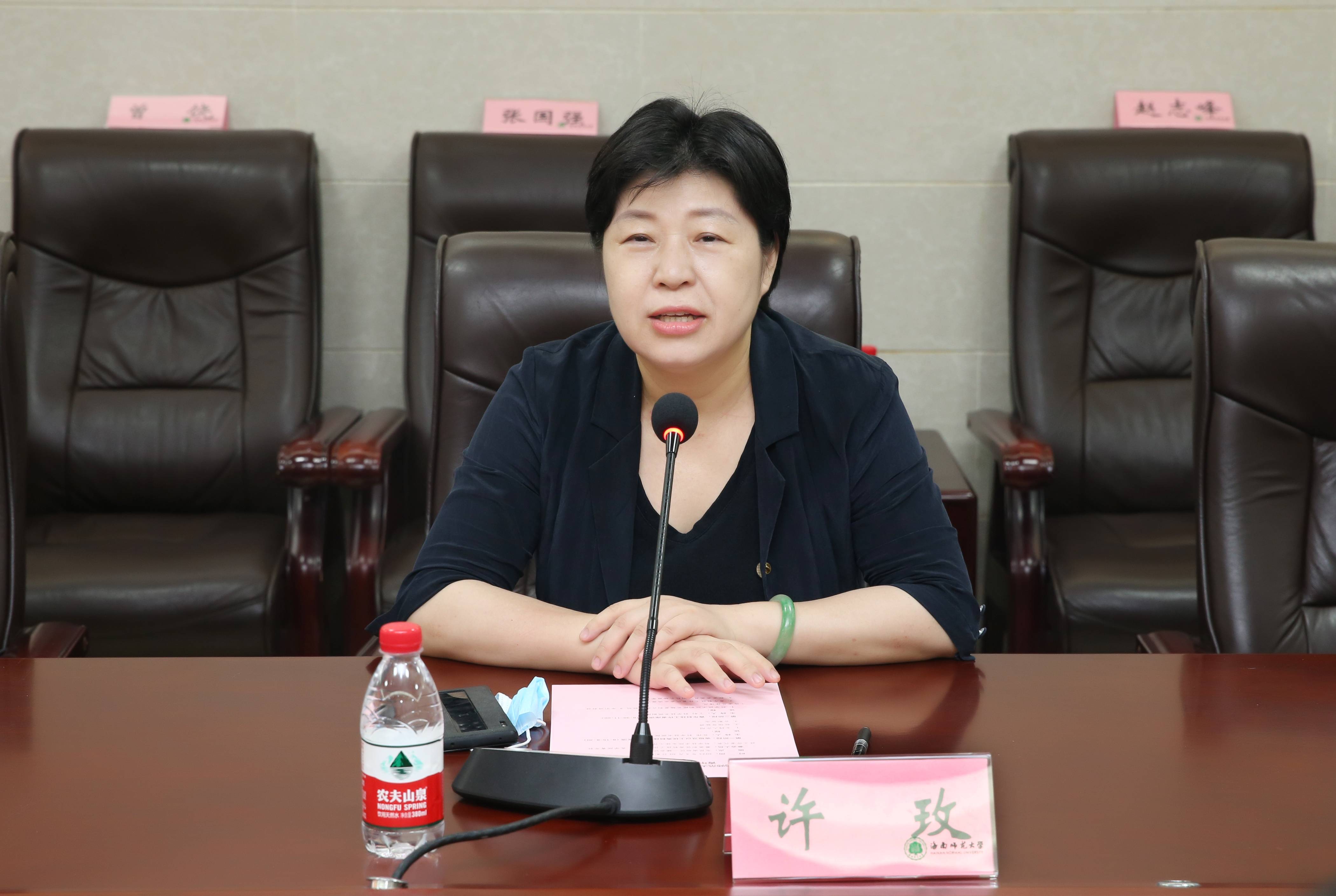 我校举行“全国科技工作者日”科技工作者座谈会