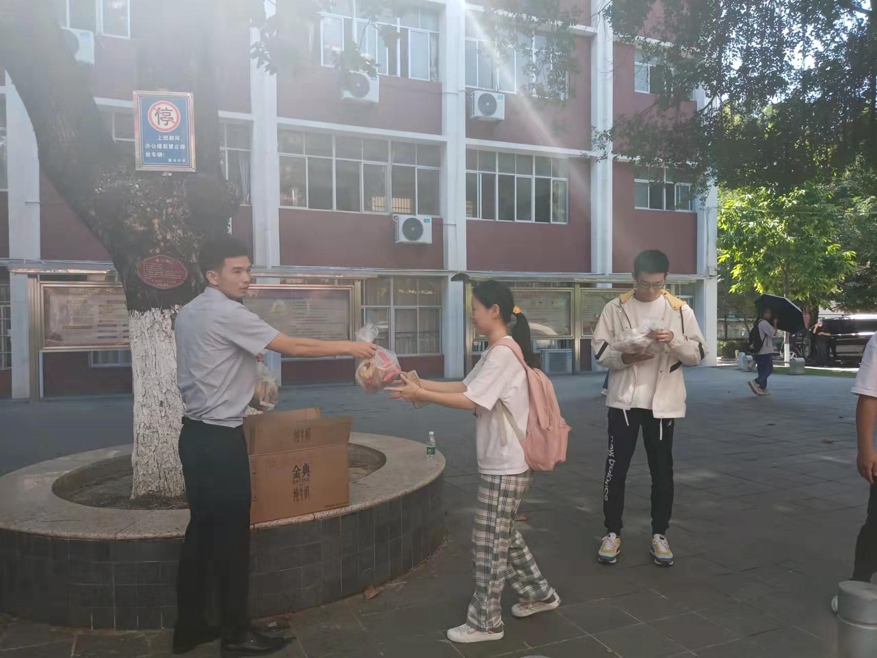 【化学与化工学院实习走访】——陵水中学