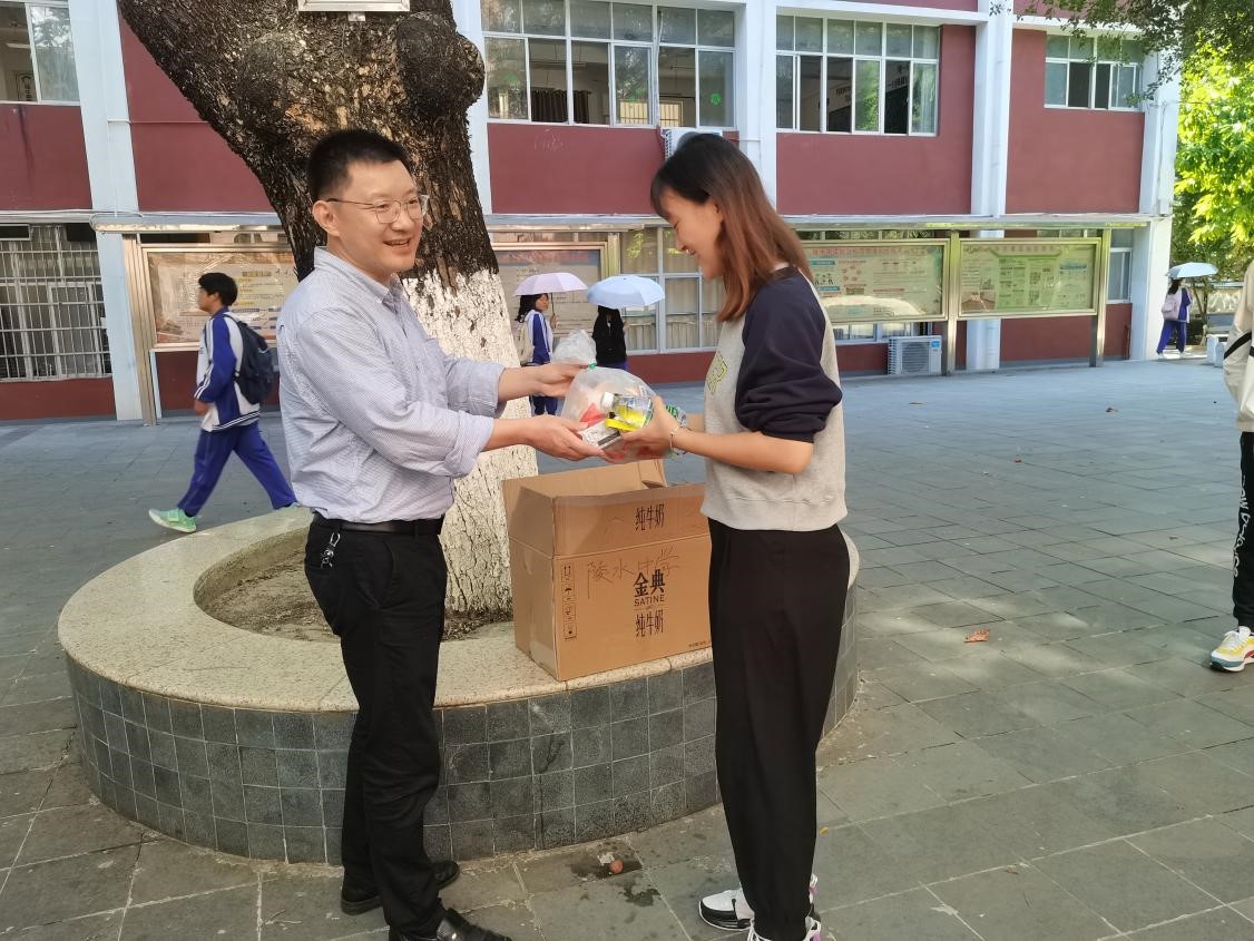 【化学与化工学院实习走访】——陵水中学