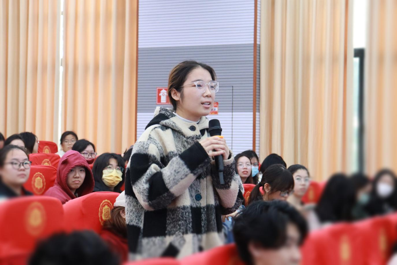 文学院开展“职引未来预则立，百川入海汇英才” 海口市海燕小学2024年校园招聘就业岗位宣讲会