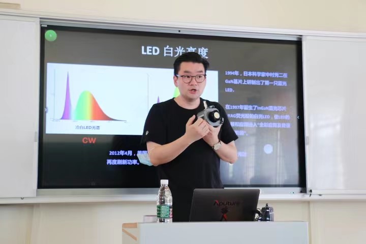 我院与深圳市爱图仕影像器材有限公司 举行校企合作共建基地揭牌仪式