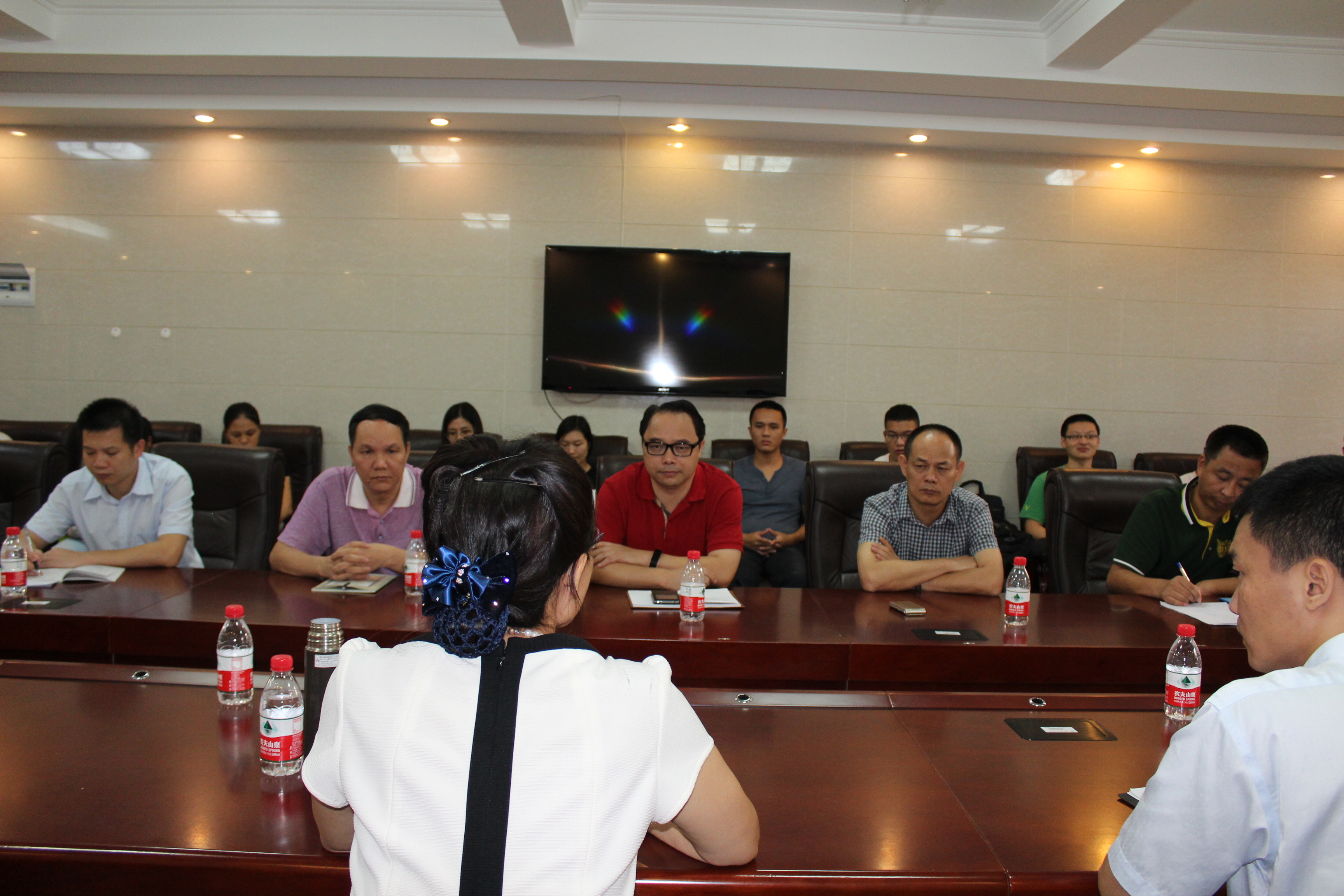 海口市两级法院应邀来我校与法学院2017届毕业生座谈