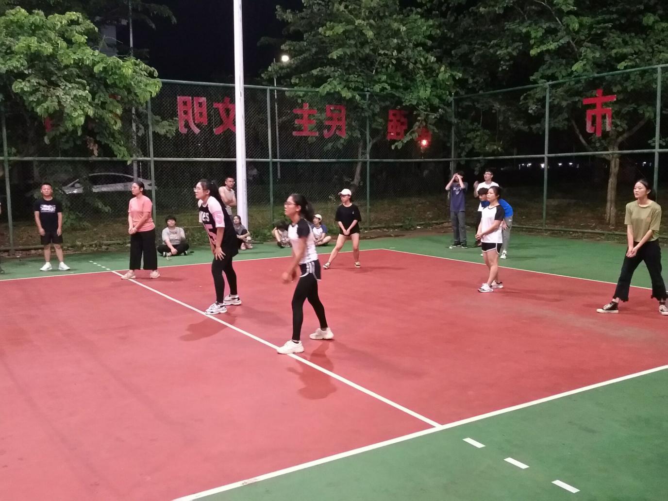 赛出友谊 赛出风采--记法学院男篮女排活动圆满成功