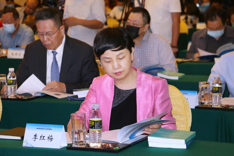 校党委书记参加“加快推进海南自由贸易港建设”论坛