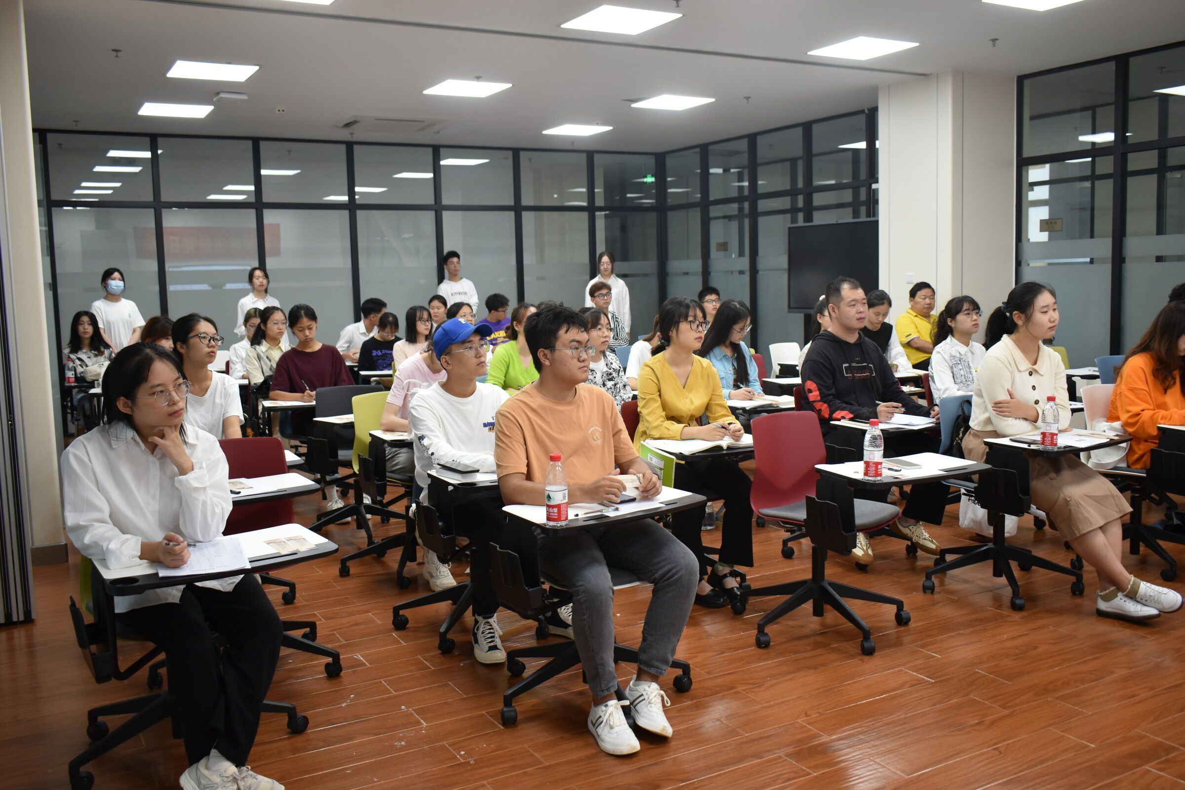 名著传承文明，经典浸润人生――青年之声教育学院读书分享会