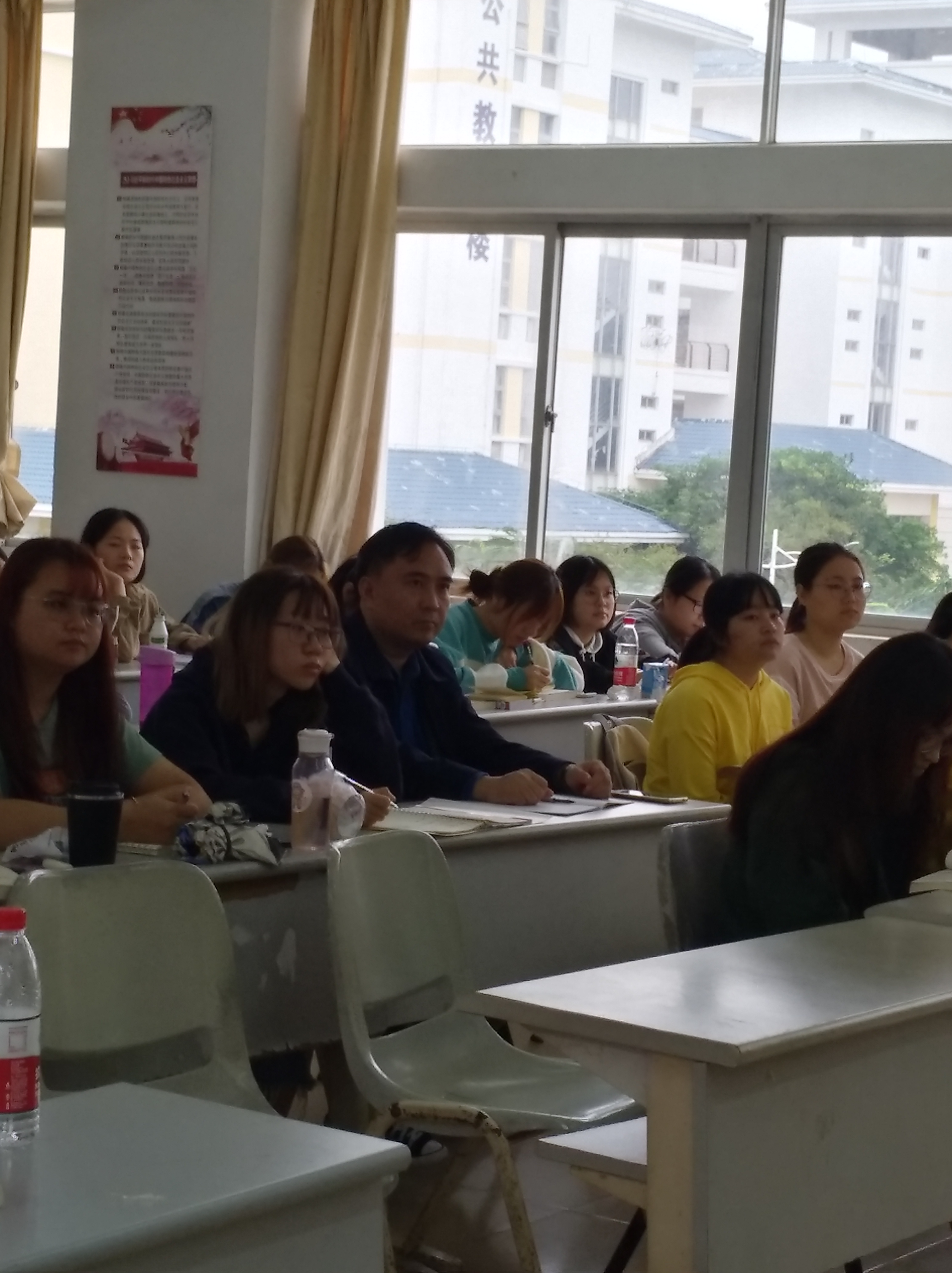 文学院开展听评课“教学质量提升周”活动