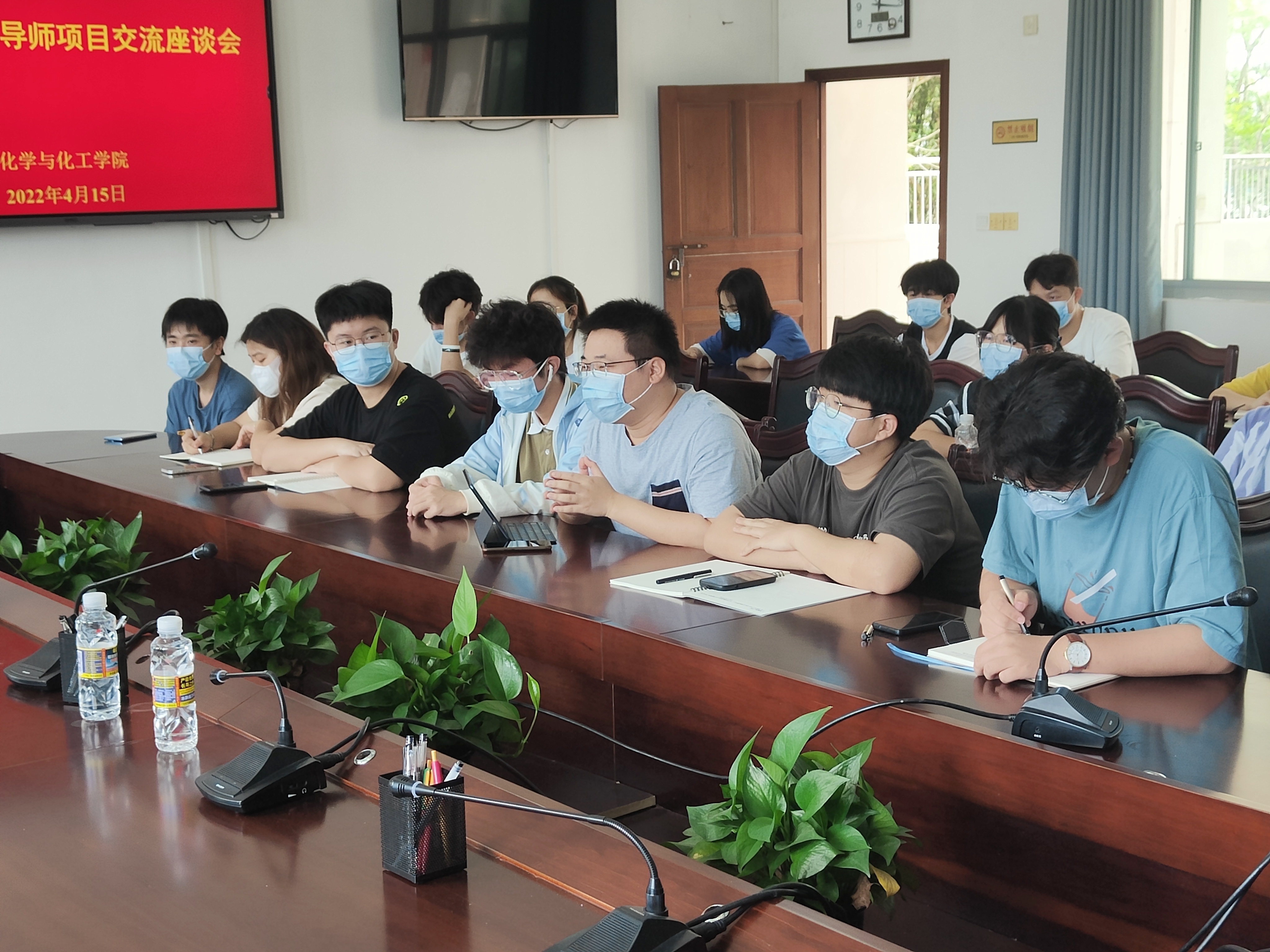 【能力提升建设年】我院召开召开2022年本科生科研导师制座谈交流会