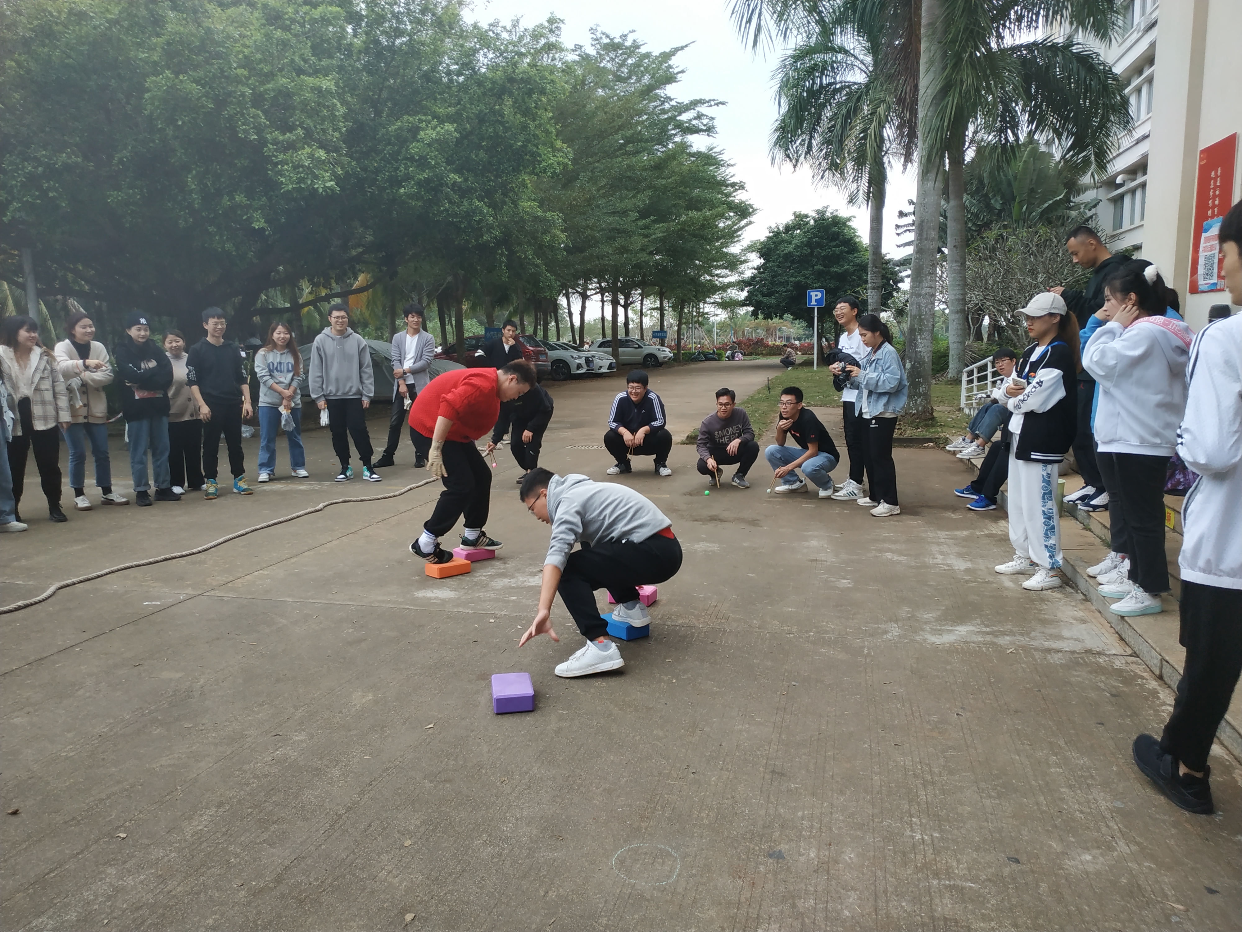 我院召开研究生第三届趣味运动会