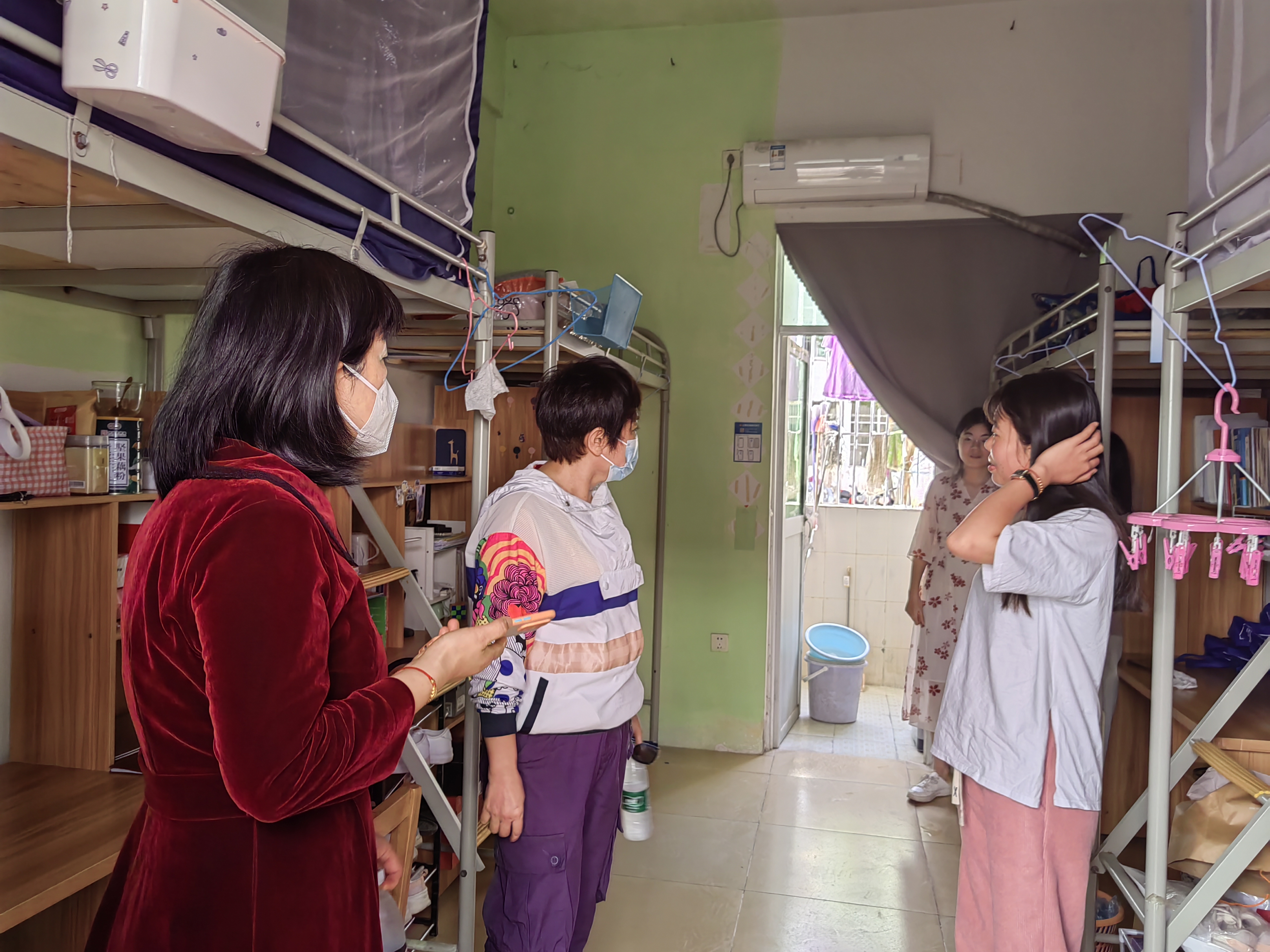 开学啦！丨学院开展2023年春季学期学生宿舍走访工作