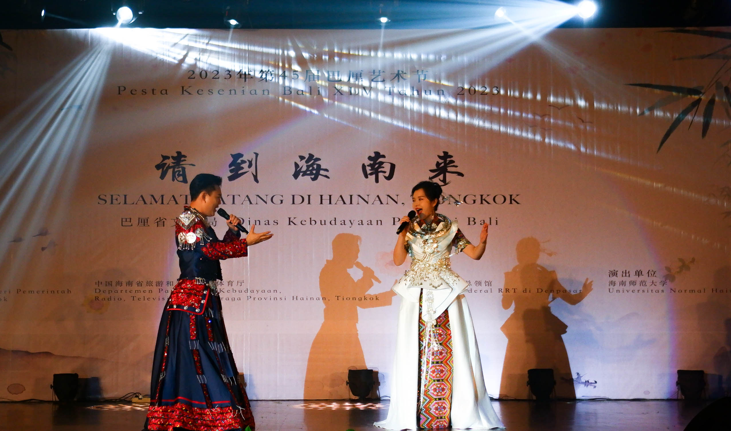 海南师范大学音乐学院为印尼第45届巴厘艺术节献上精彩演出