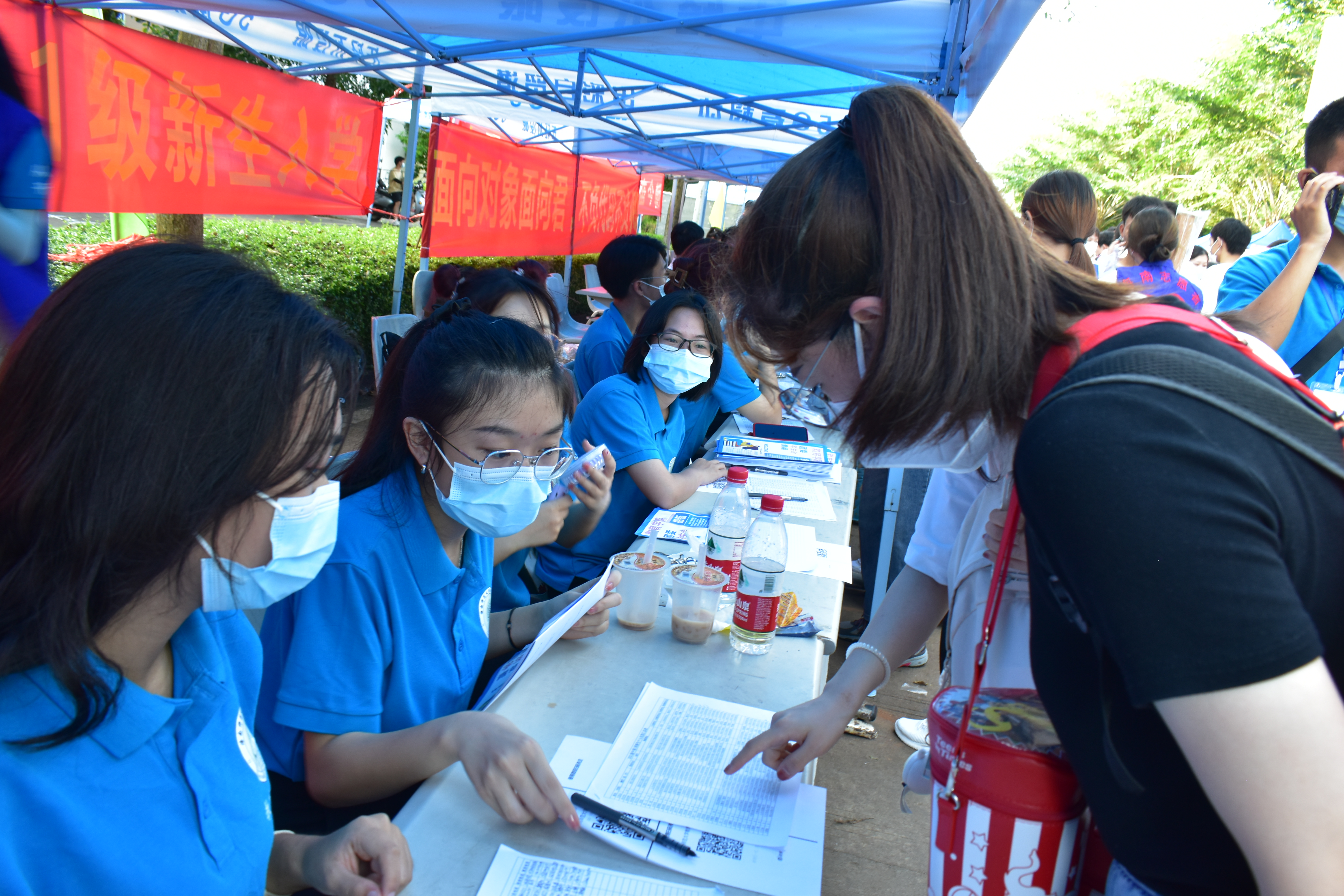 青年之声教育学院校道迎新与走寝活动