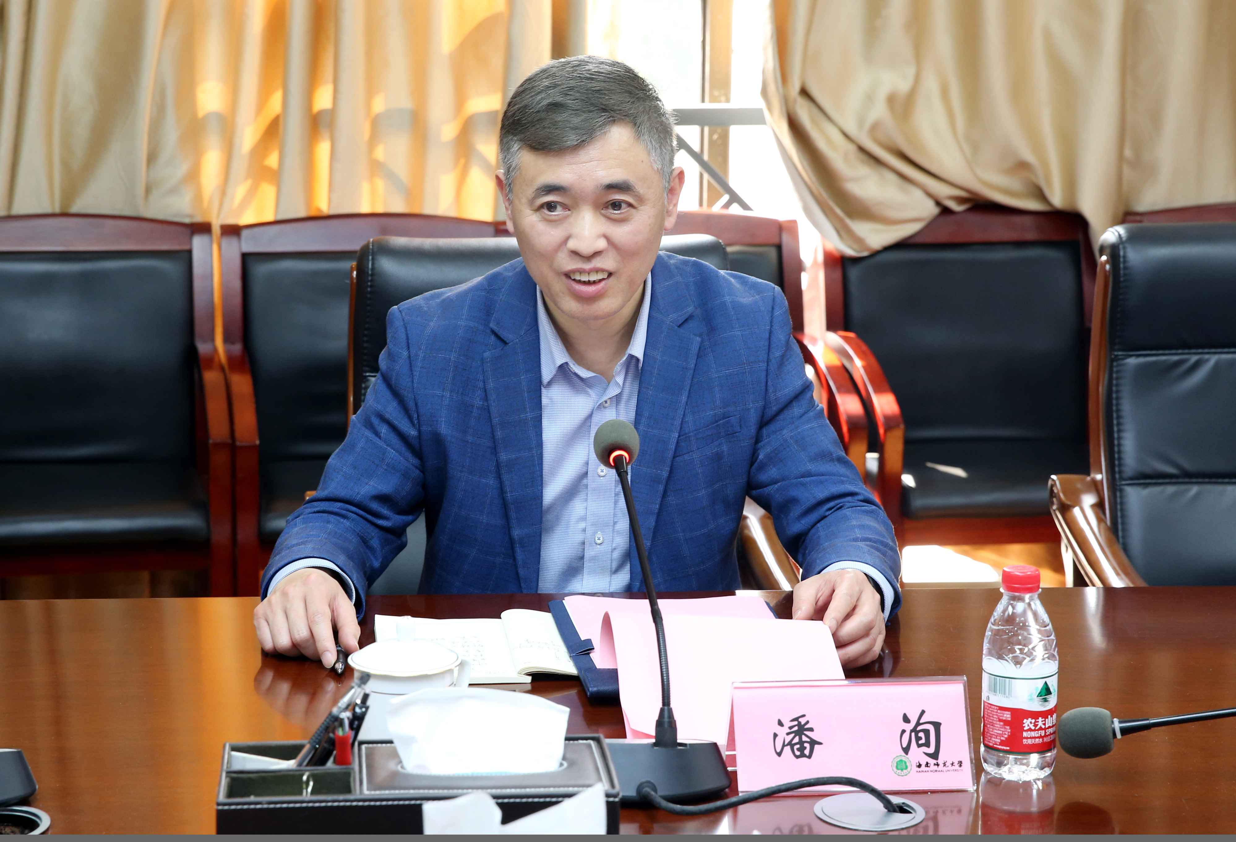 西南大学党委副书记潘洵一行到我校调研座谈