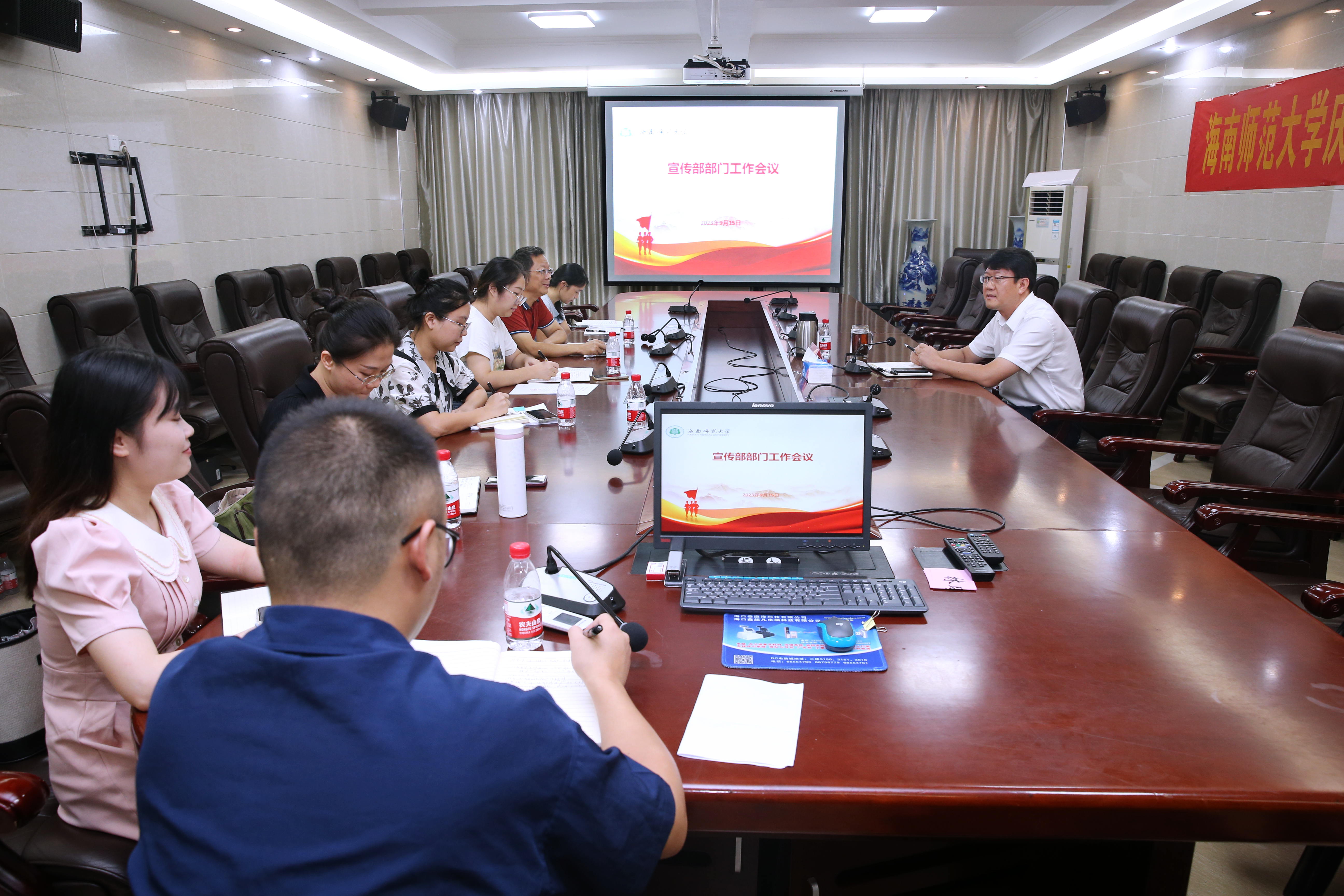 校领导调研指导宣传工作