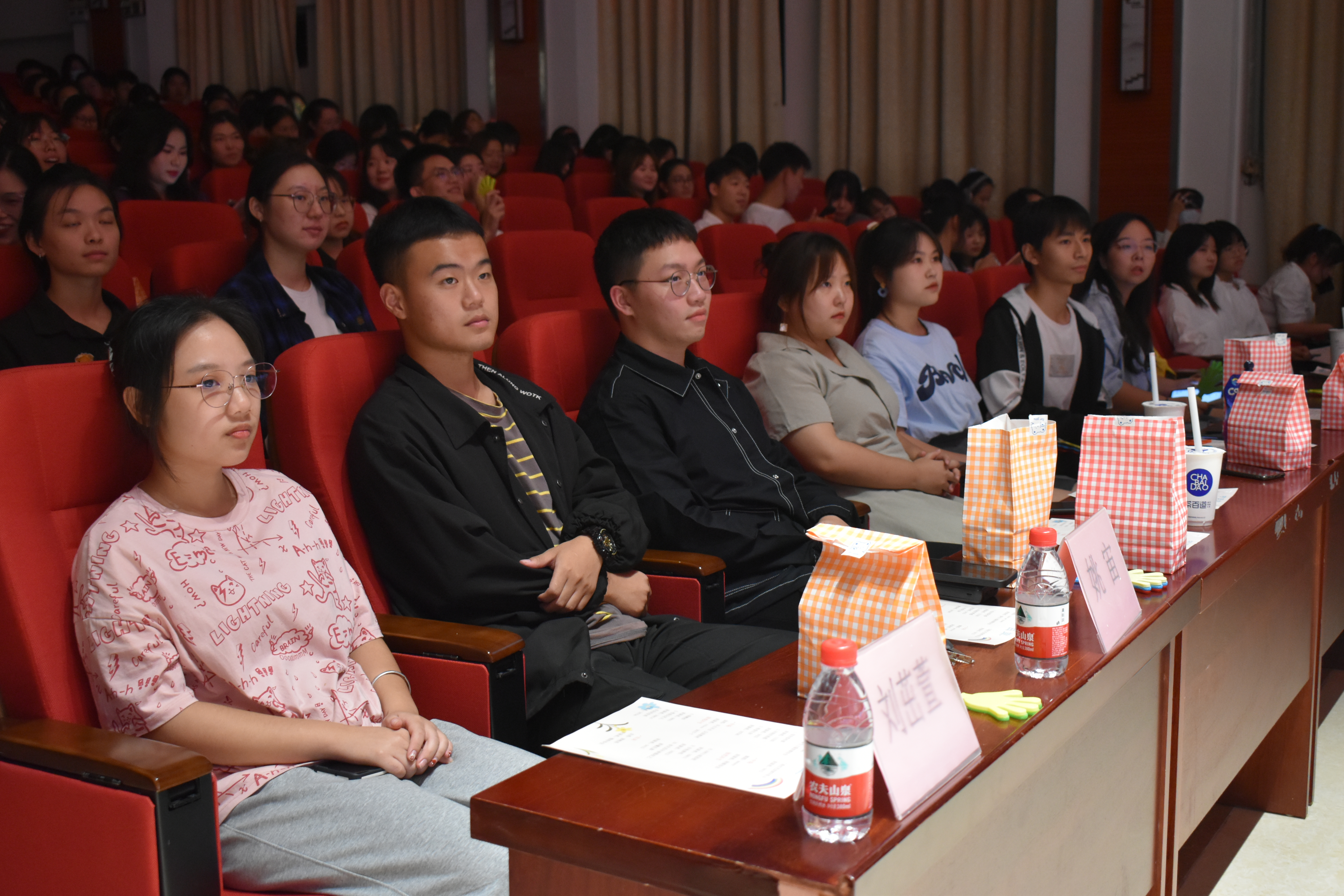 青年之声教育学院――“寓你携手，宿说青春”宿舍文化节