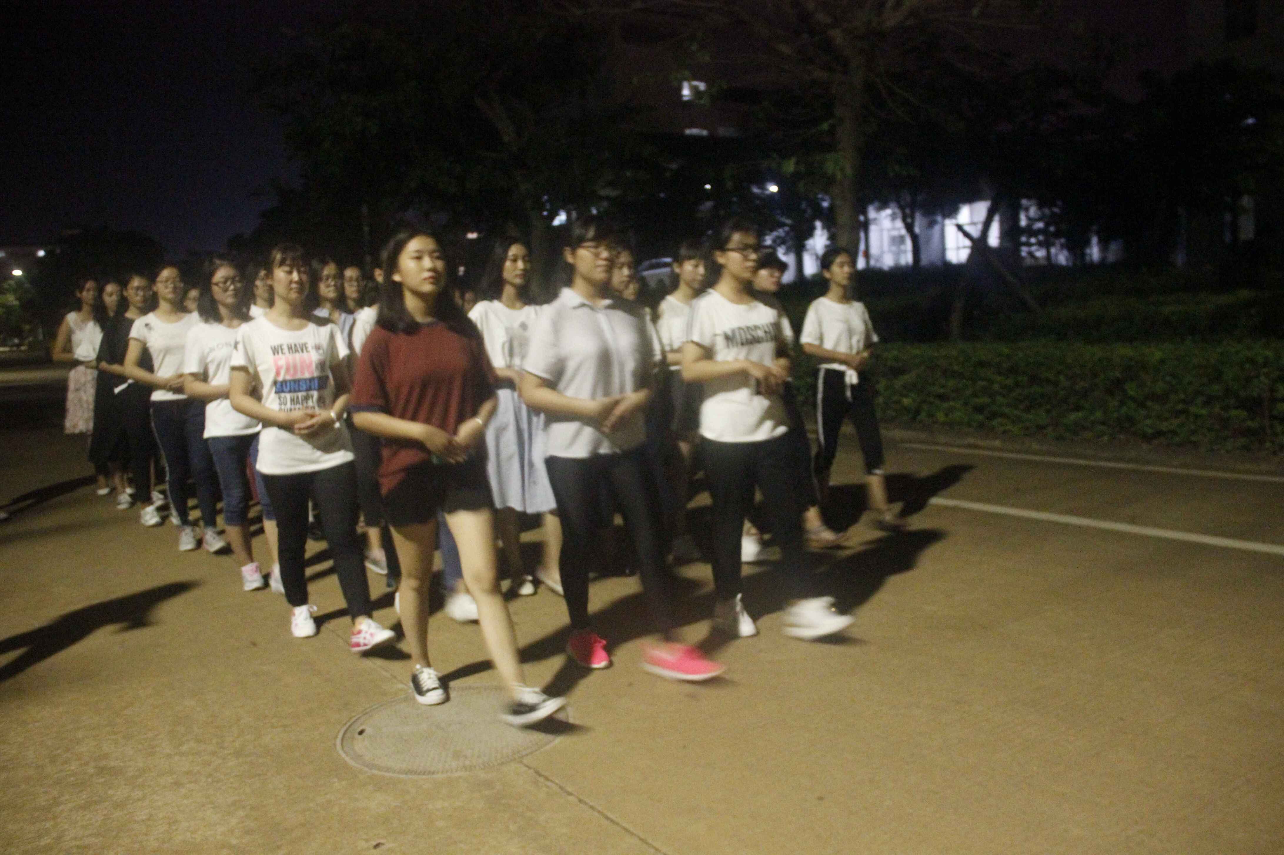 书剑并重,巾帼风采——记青年之声•文学院运动会前采访女子方阵