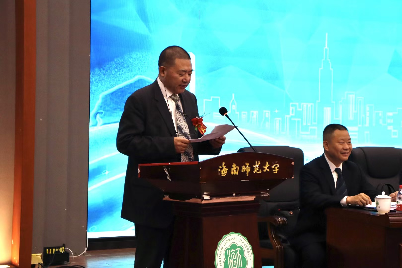 学院新闻|我校新闻传播与影视学院举行校企合作协议签署暨纪录片《南海之光》开机仪式