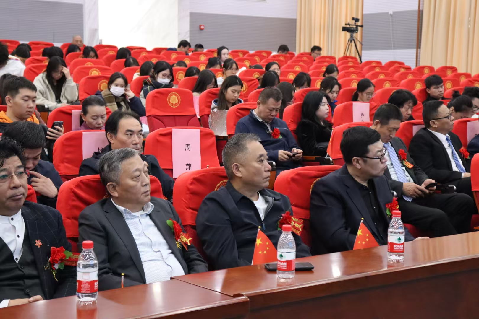 学院新闻|我校新闻传播与影视学院举行校企合作协议签署暨纪录片《南海之光》开机仪式