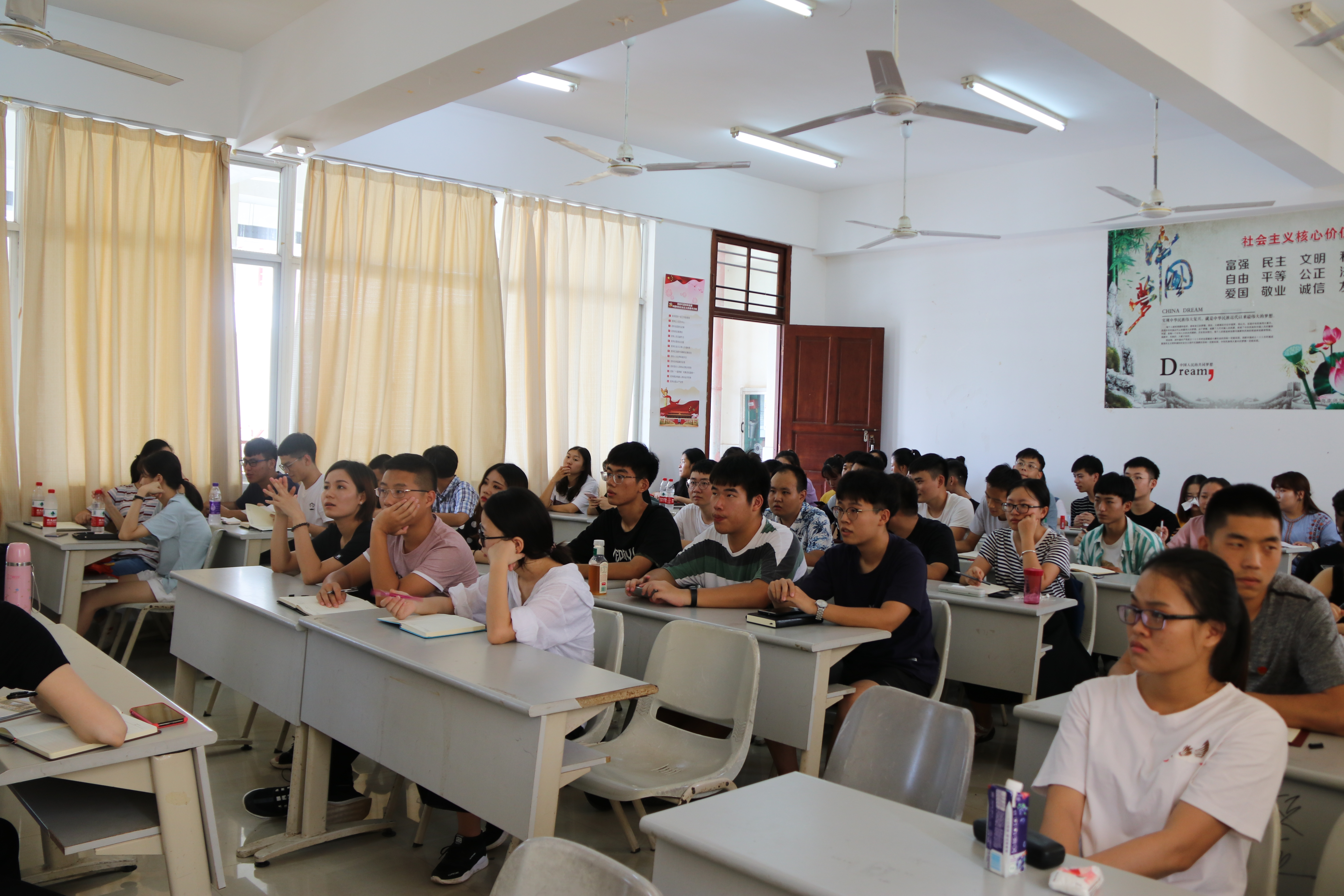 我院召开全体学生干部大会