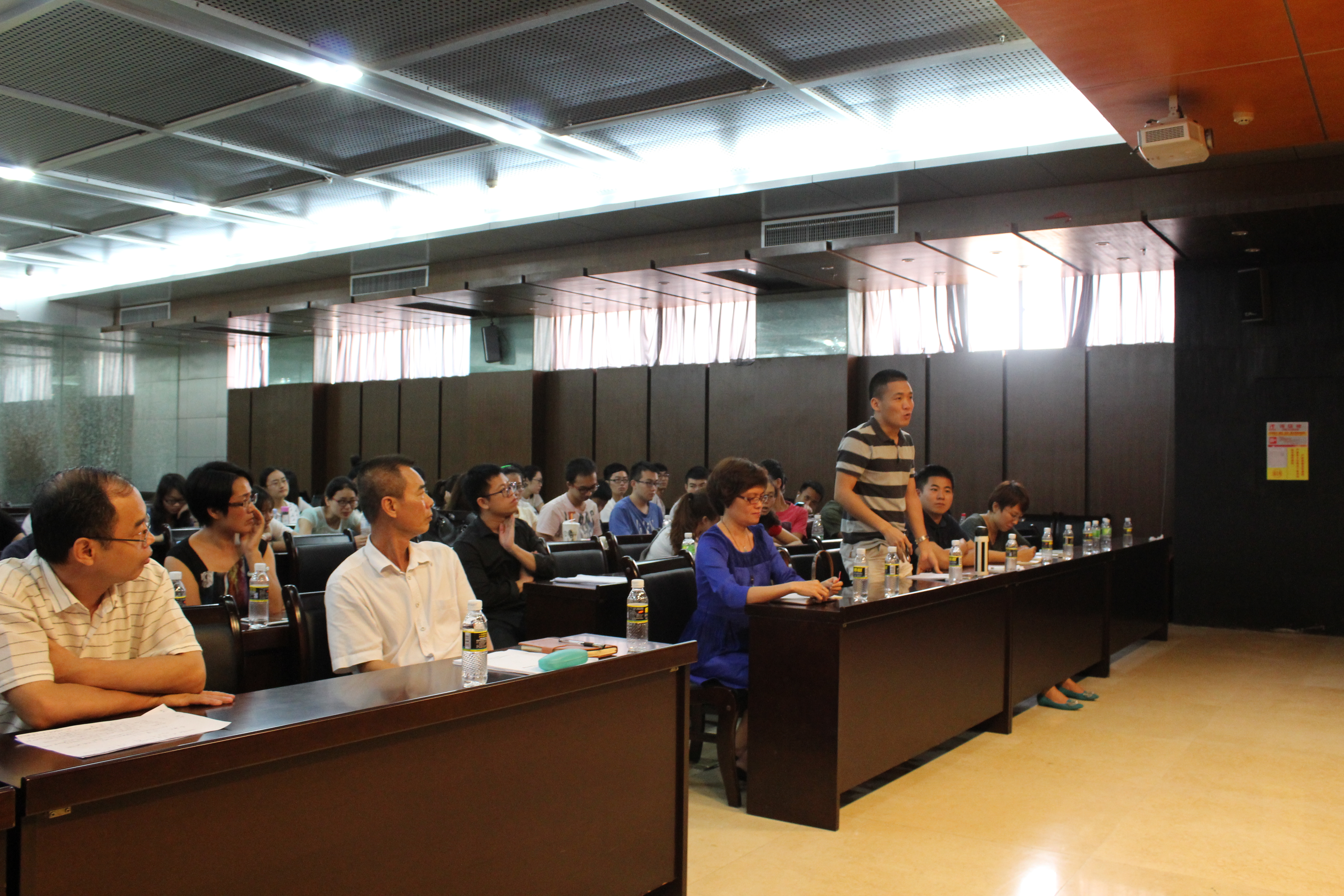 省社科联党组书记、主席赵康太来我校讲学