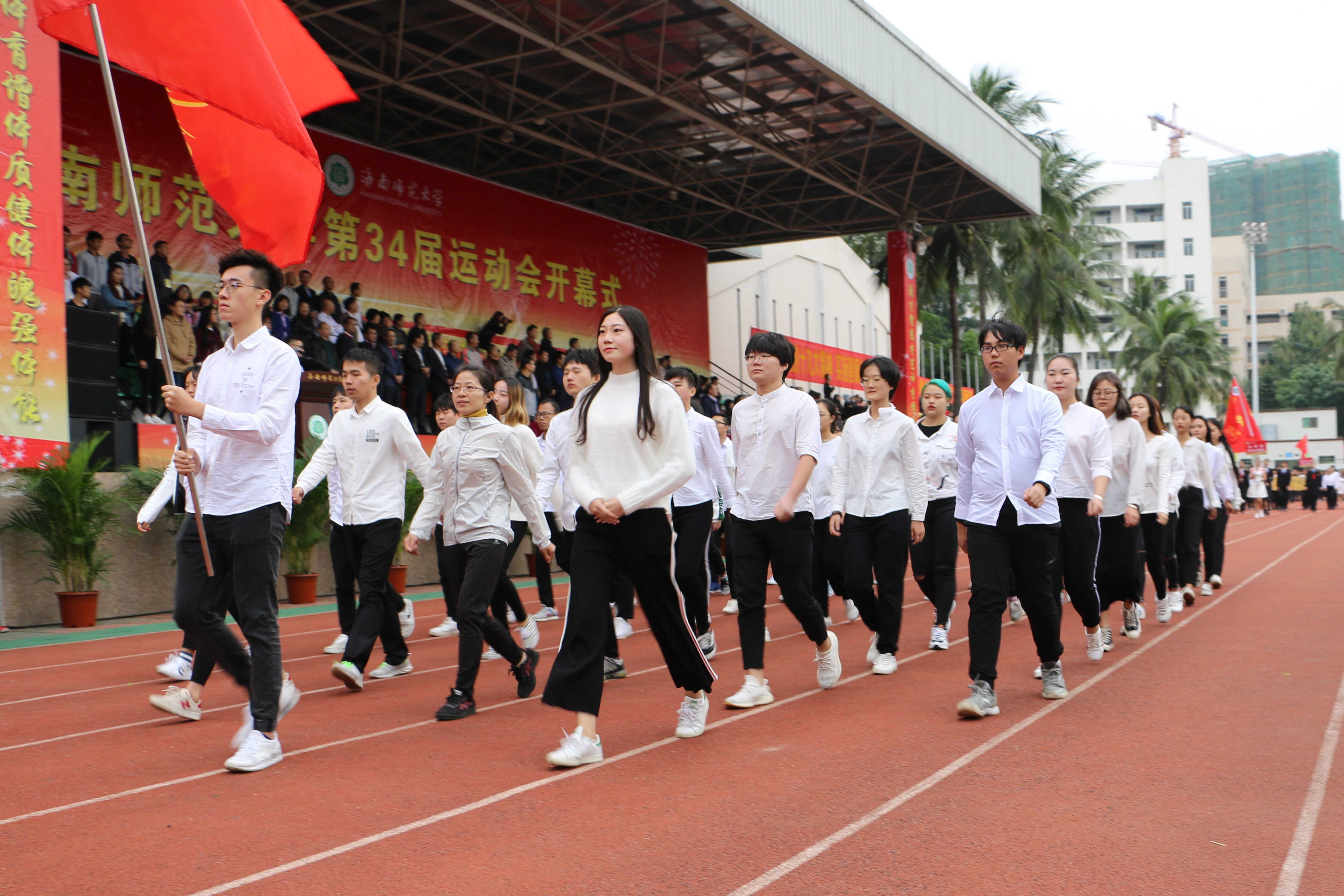 健儿显身手 骄子竞风流
