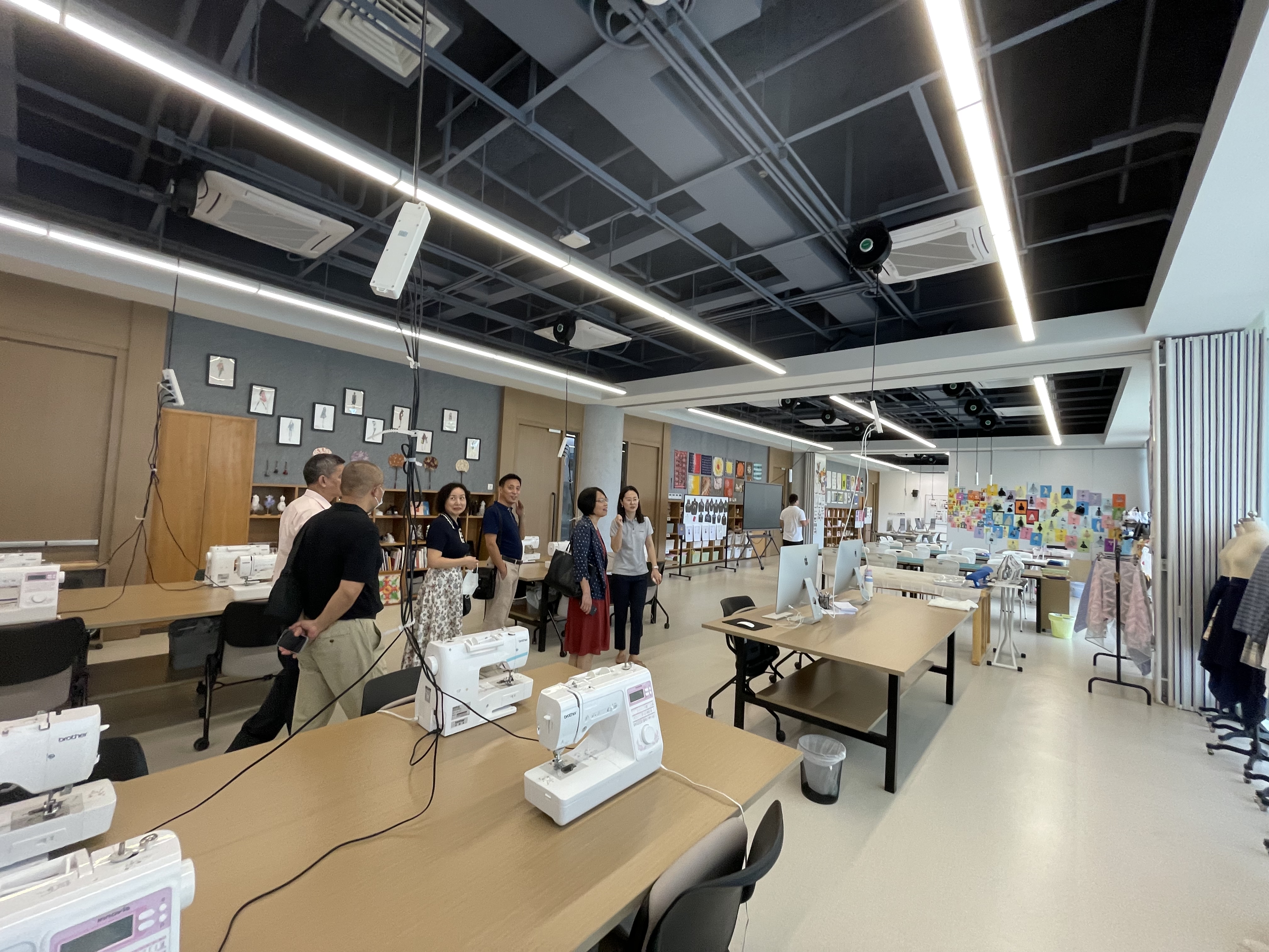 校党委副书记刁晓平一行到iSchool微城未来学校开展访企拓岗促就业专项活动