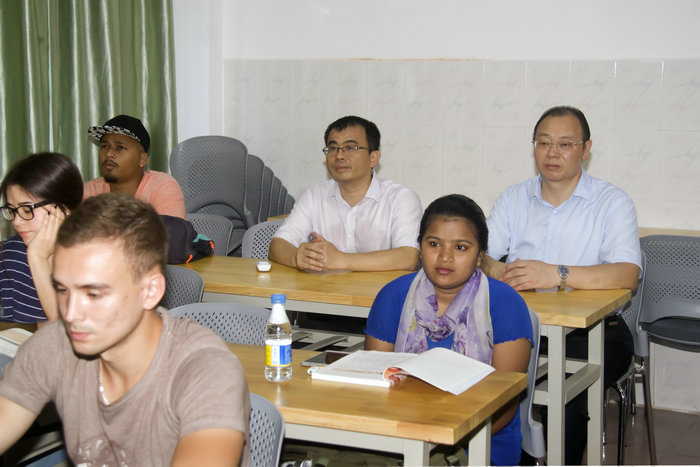 1504771443831429.jpg 李森副校长随堂听课.jpg