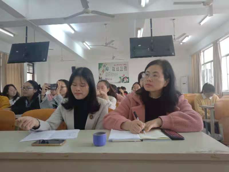 待书以诚，以书为友——记马克思主义学院2020级文史法13班第四次读书报告会