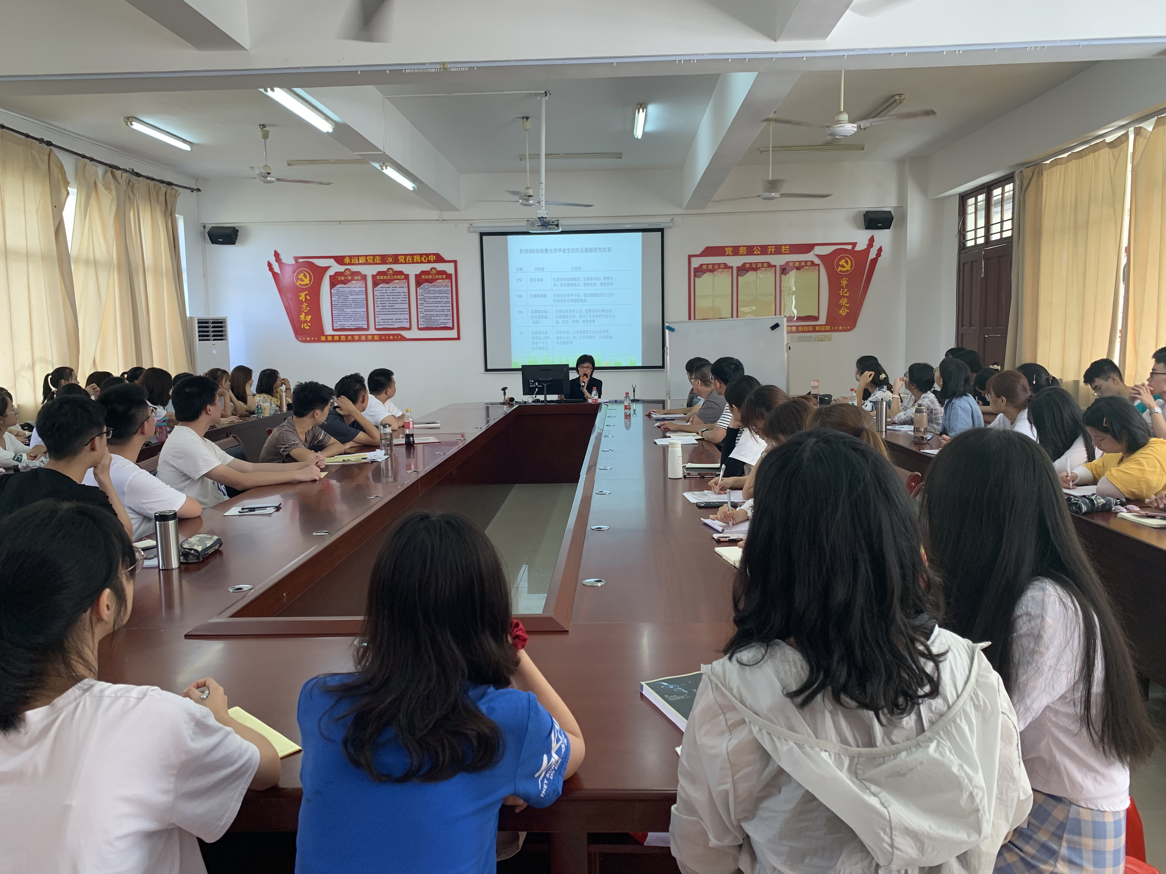 法学院师生党员积极参与迎新工作